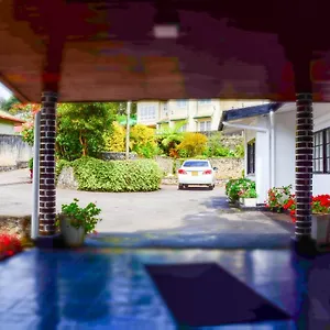 Guest house Little England ***