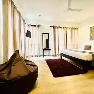 Hotel Queens Mount Glen Heights **